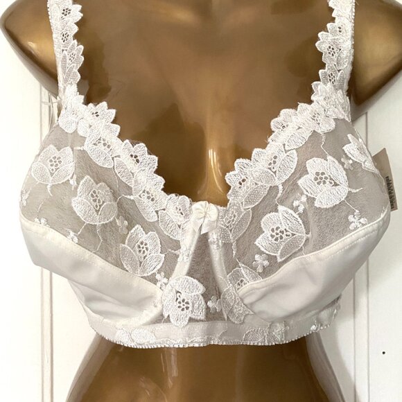 NWT Ivory Lacy Underwire Bra - 42 E Large European Bra - Picture 1 of 10